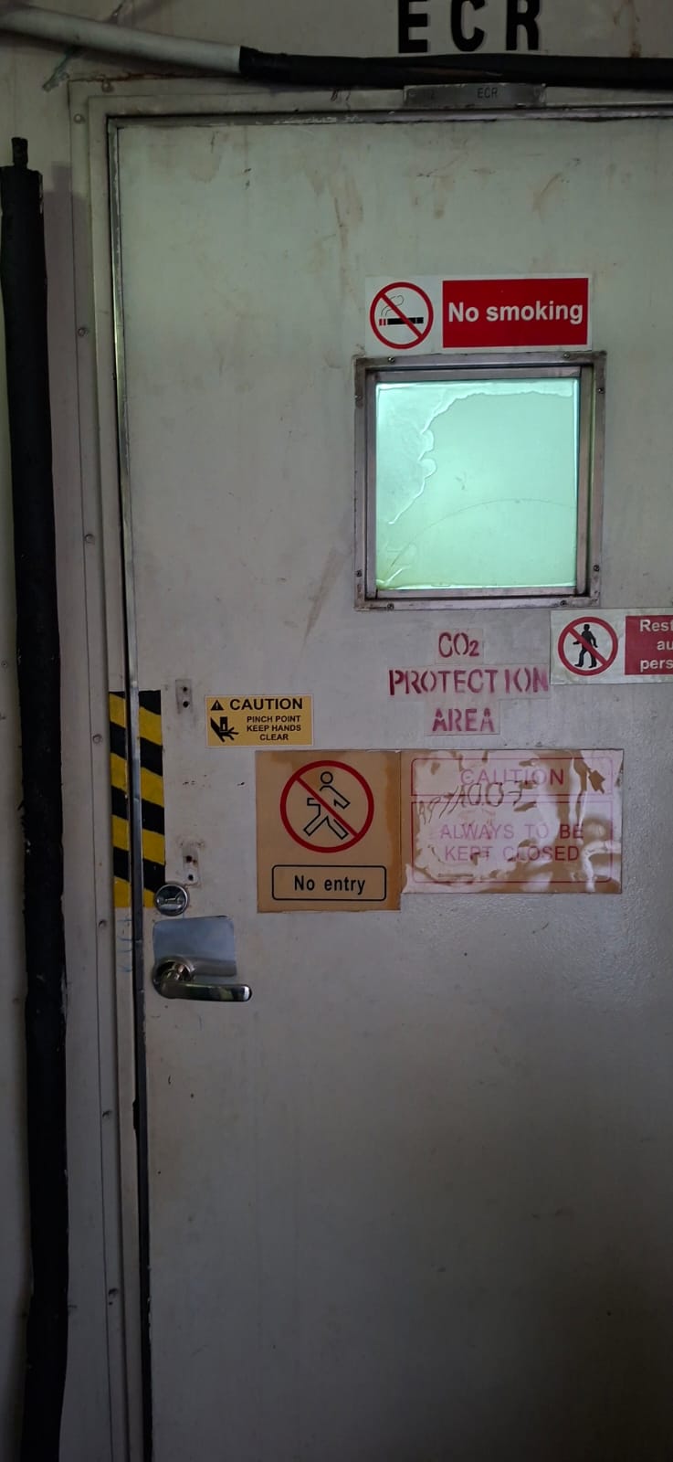 pemasangan handle pintu